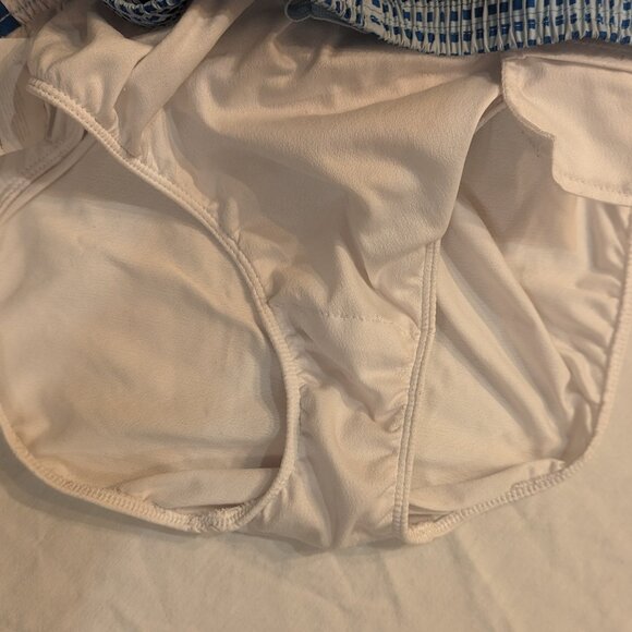 Nike Livestrong Shorts and Top Size Small in Bright Blue - Picture 14 of 16